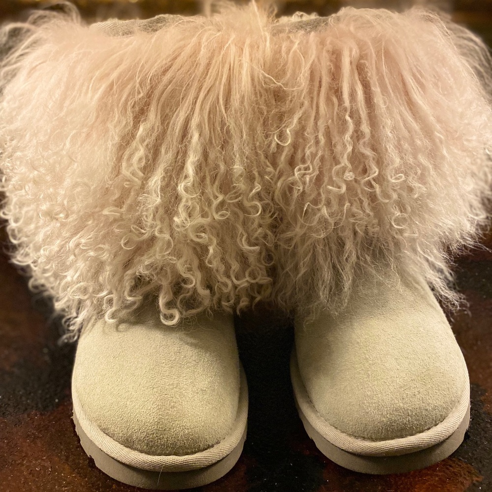 RARE UGGS AUSTRALIA BOOTS! GENUINE MONGOLIAN SHEEPSKIN & SILKEN SHEARLING CUFFS!